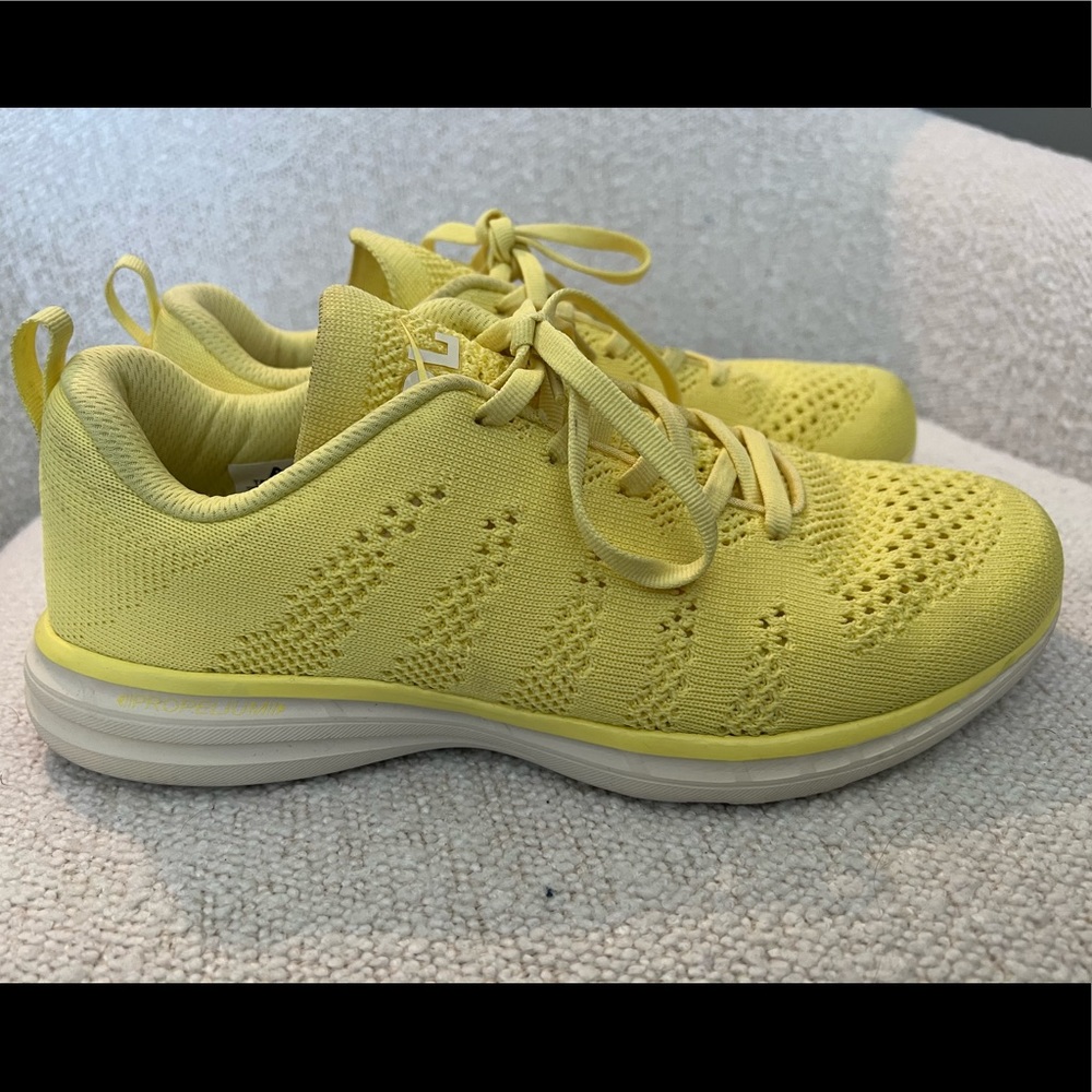 APL Techloom Pro Sneakers - Women’s Size 8.5